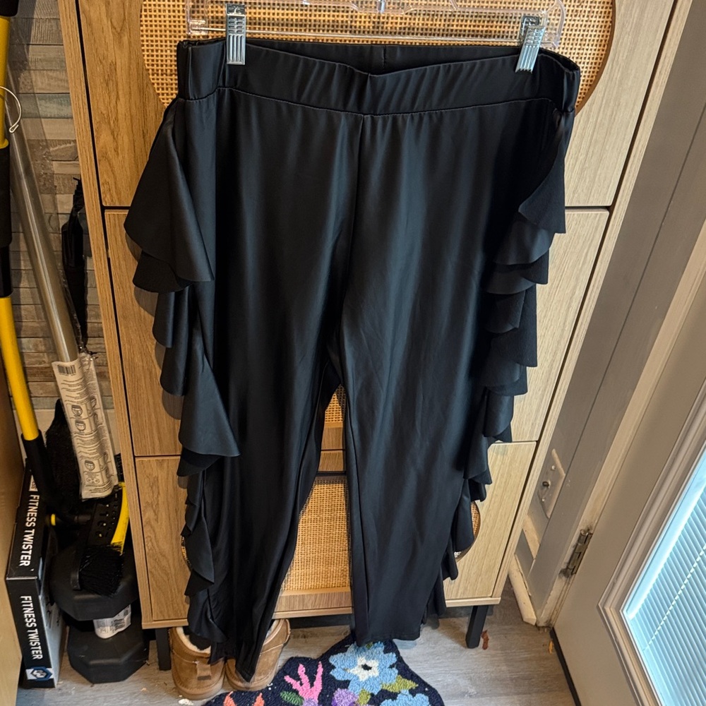 SHEIN Black Ruffle Leggings